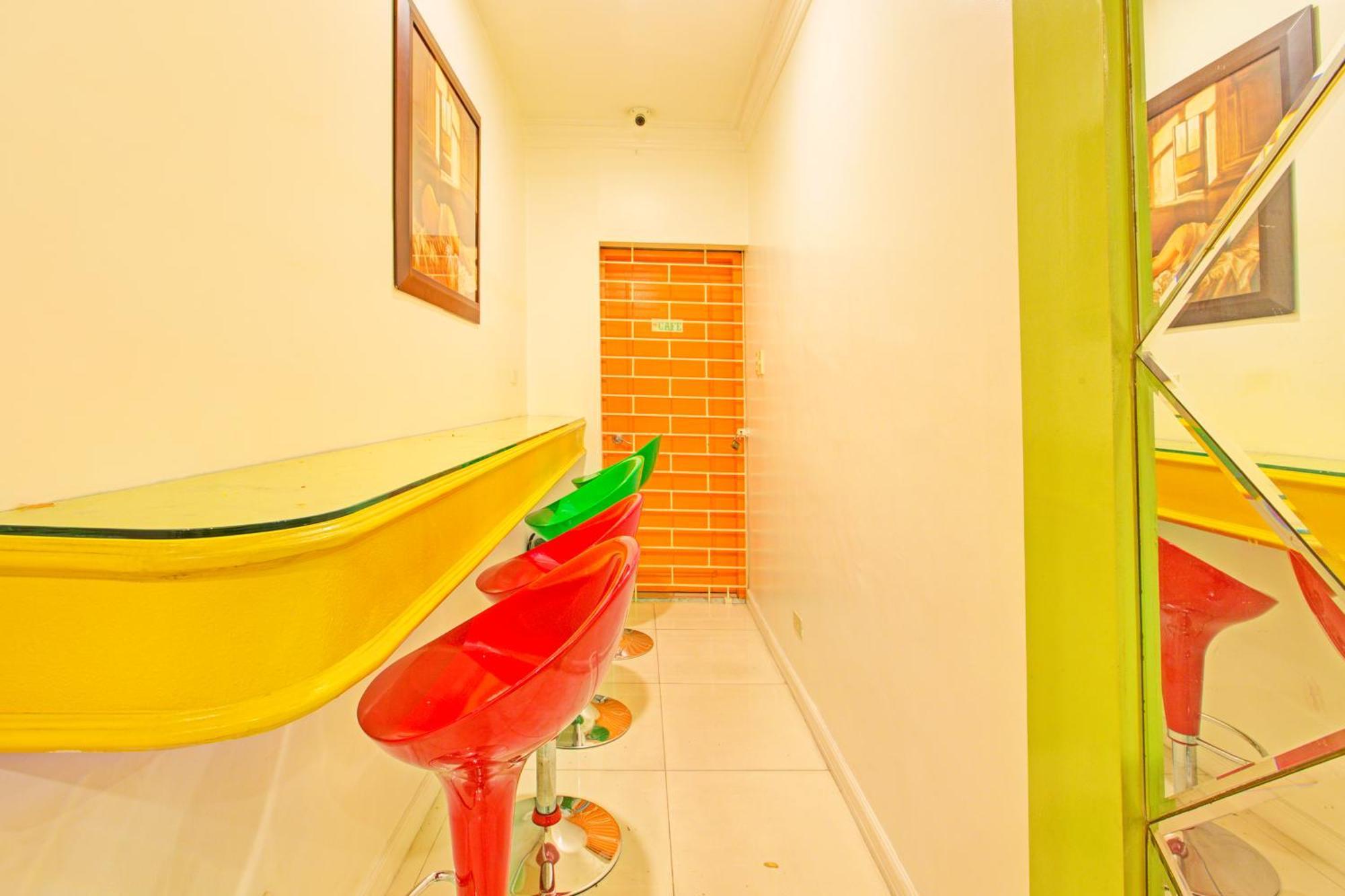 Townhouse Oak Vip Suites, Near Pnr Pasay Evangelista, Makati Manila Makati City Exterior photo