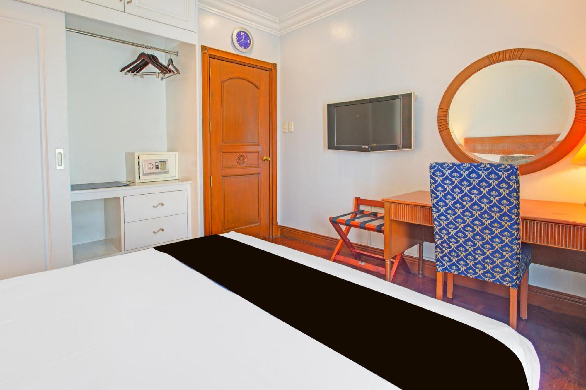 Townhouse Oak Vip Suites, Near Pnr Pasay Evangelista, Makati Manila Makati City Exterior photo